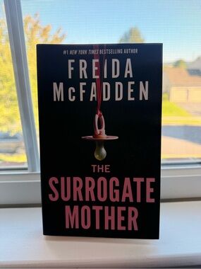 The Surrogate Mother — Freida McFadden